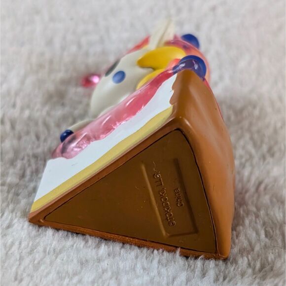 Tokidoki Delicious Unicorno Berrylicious Cake Blind Box Series 1 Figurine - Picture 4 of 4